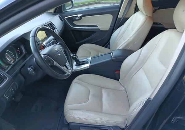 Volvo V60 cena 51900 przebieg: 226000, rok produkcji 2015 z Siedlce małe 497